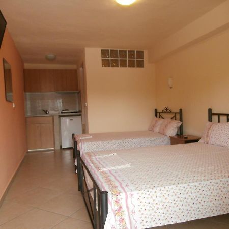 Villa Finikas Vrasná Esterno foto