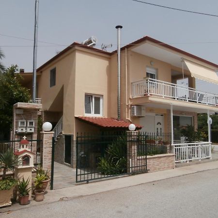 Villa Finikas Vrasná Esterno foto