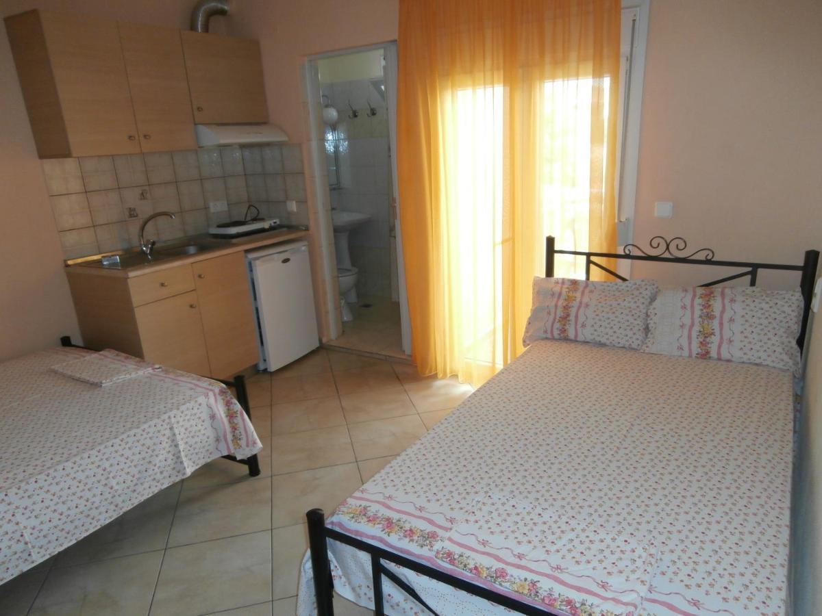 Villa Finikas Vrasná Esterno foto
