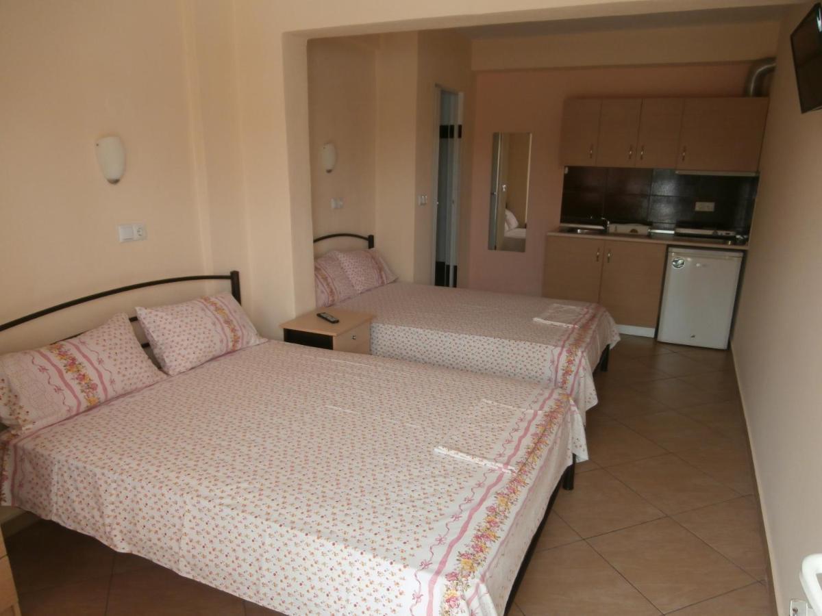 Villa Finikas Vrasná Esterno foto