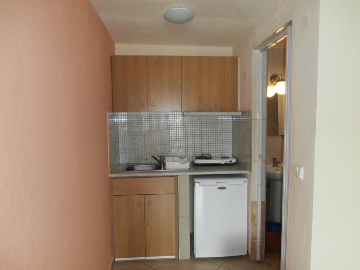 Villa Finikas Vrasná Esterno foto